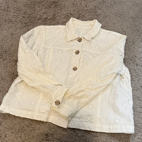 Elegant White Eyelet Jean Jacket - Picture 4 of 4